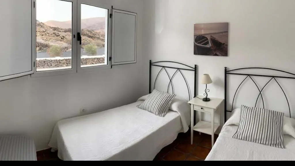 Villa Casa El Charco à Orzola Hébergement de vacances